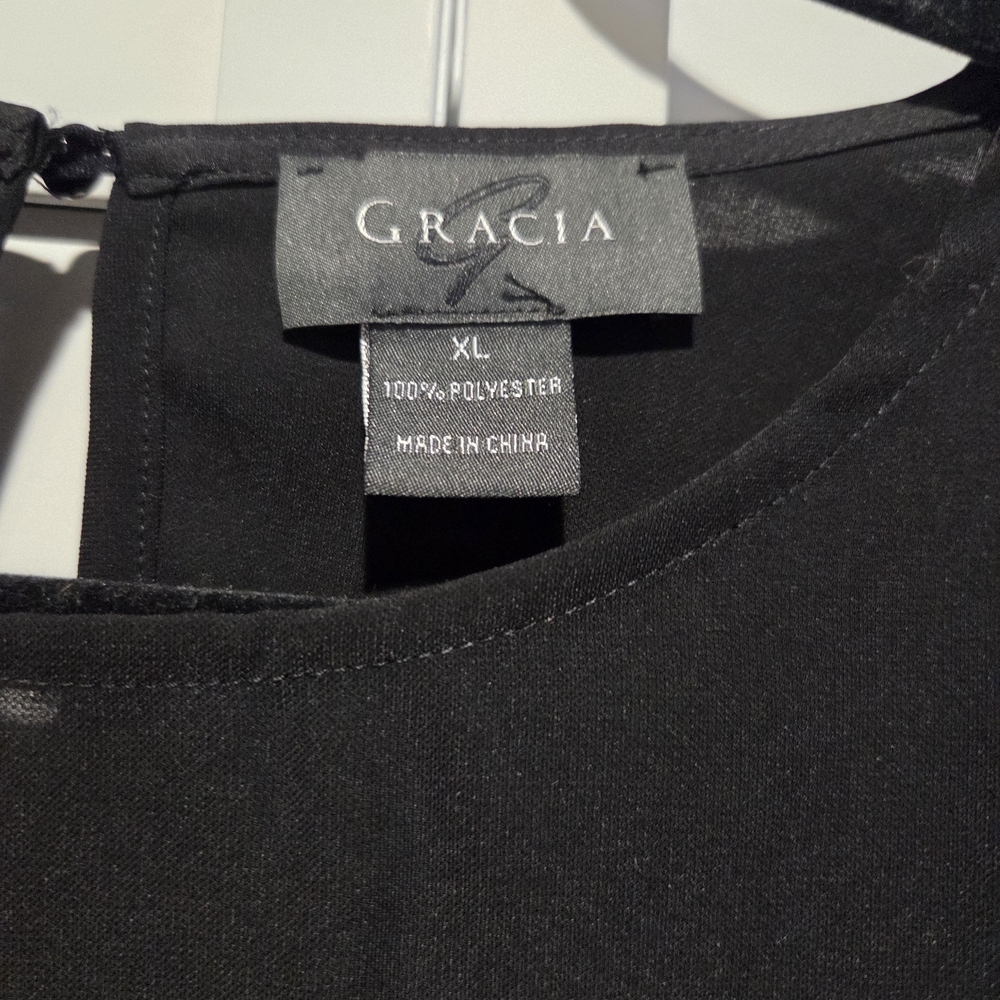 Gracia Black Top with White Accents - Picture 4 of 4